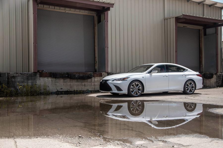  Lexus ES350 F-Sport 2018 года  (NA) (фото 41 из 47)